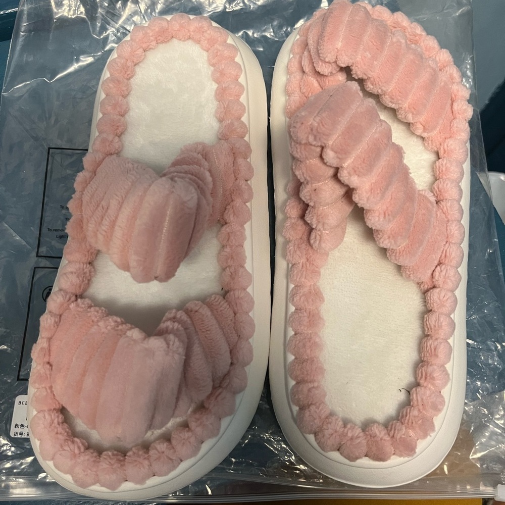 Women’s house slippers